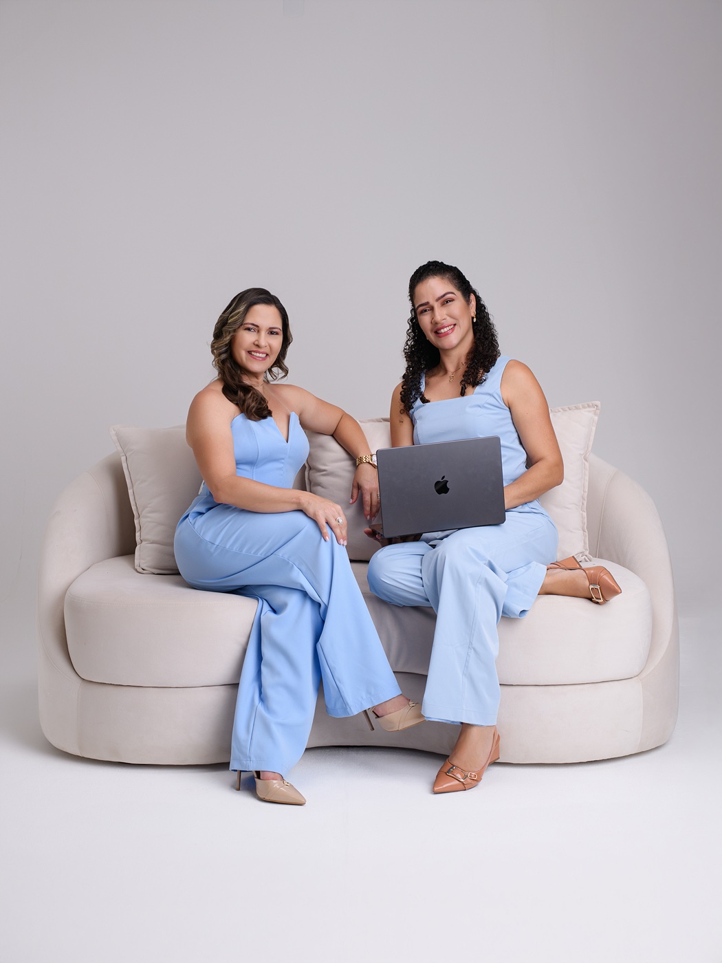 Paula Dourado e Maíra Ramos, fundadoras da PedFacilita